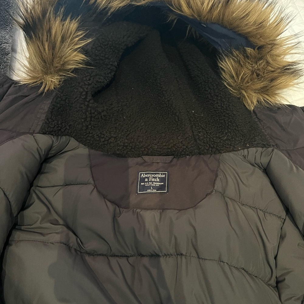 Abercrombie & fitch parka jacket mens size large. 
Heavy winter coat. - Picture 4 of 8